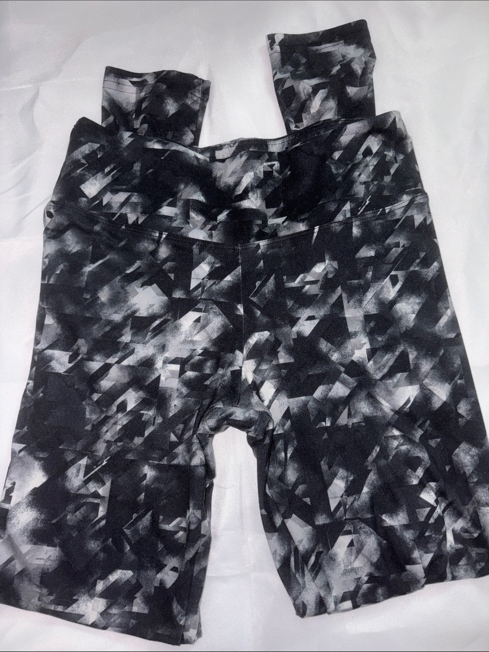 Black & White Patterned Active leggings small